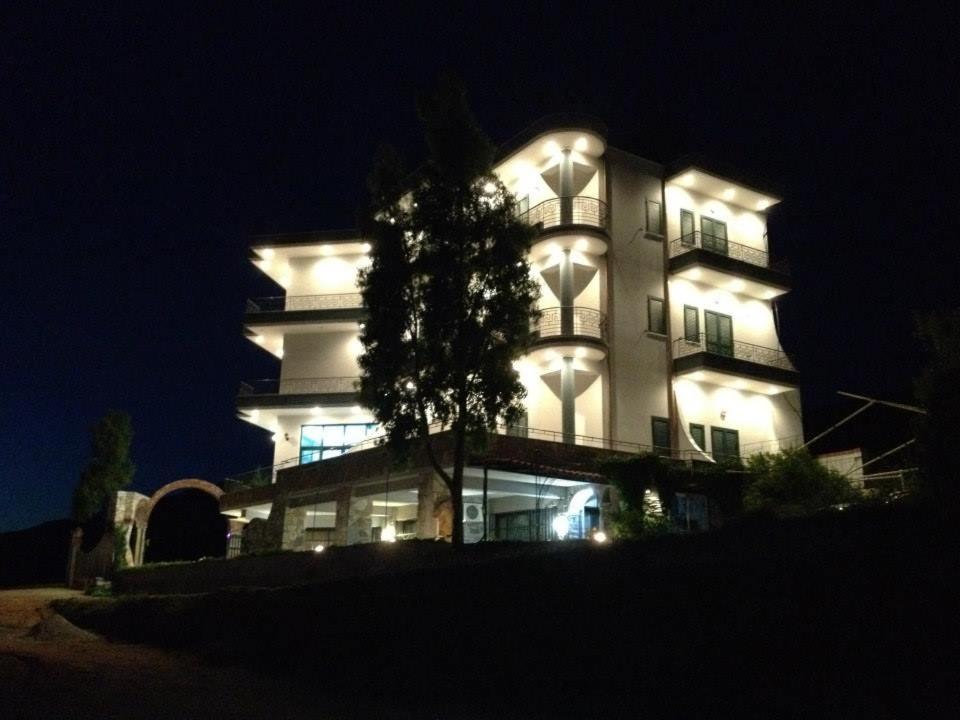 Hotel Artisti Vlorë Extérieur photo