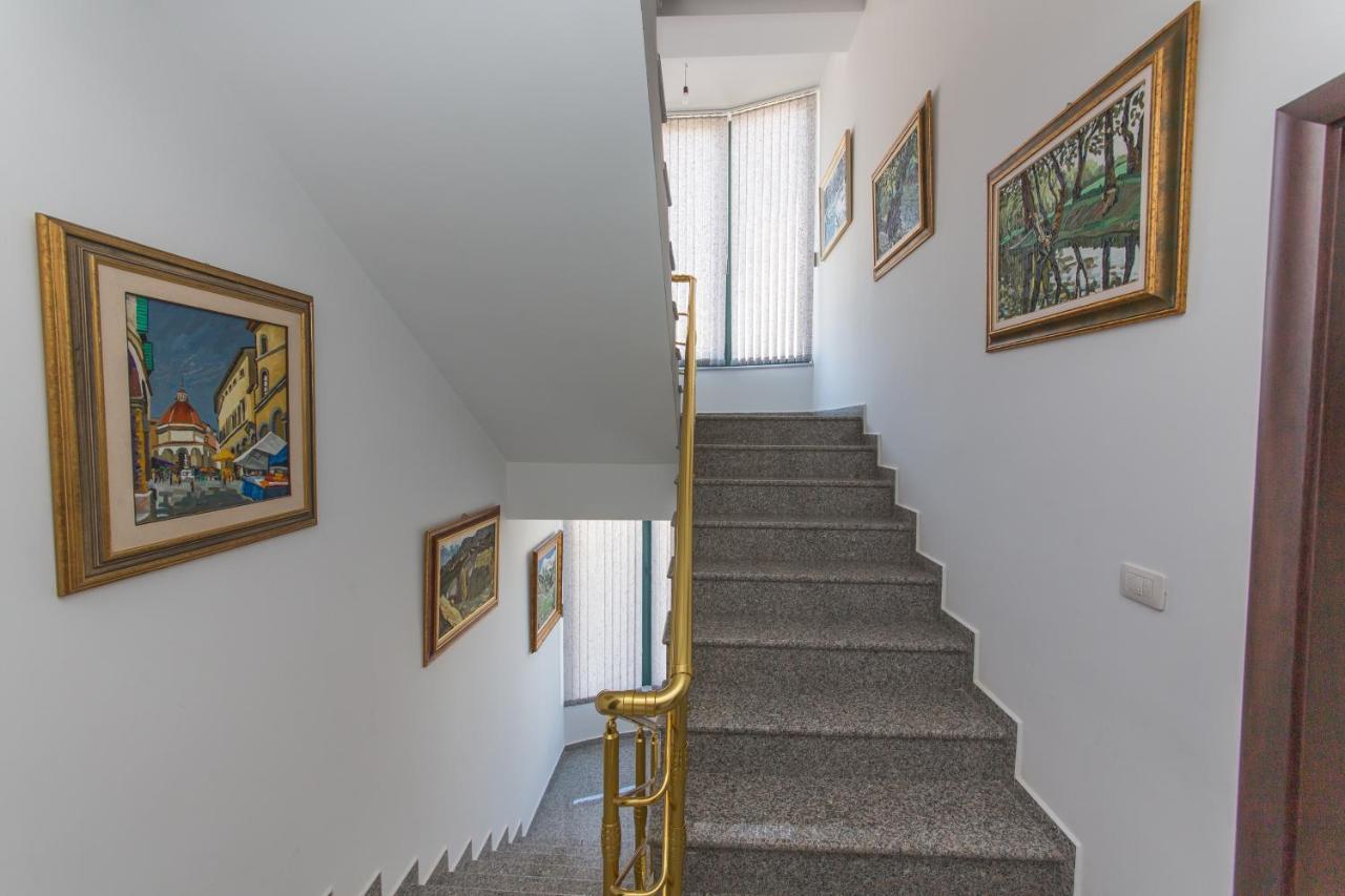Hotel Artisti Vlorë Extérieur photo