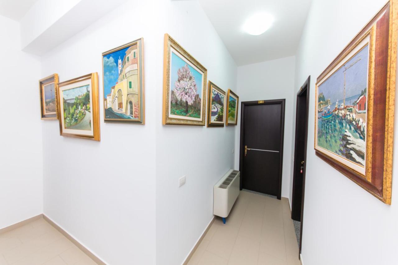Hotel Artisti Vlorë Extérieur photo