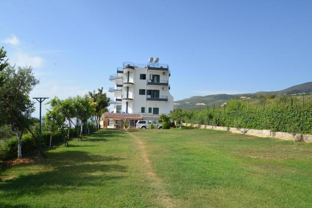 Hotel Artisti Vlorë Extérieur photo