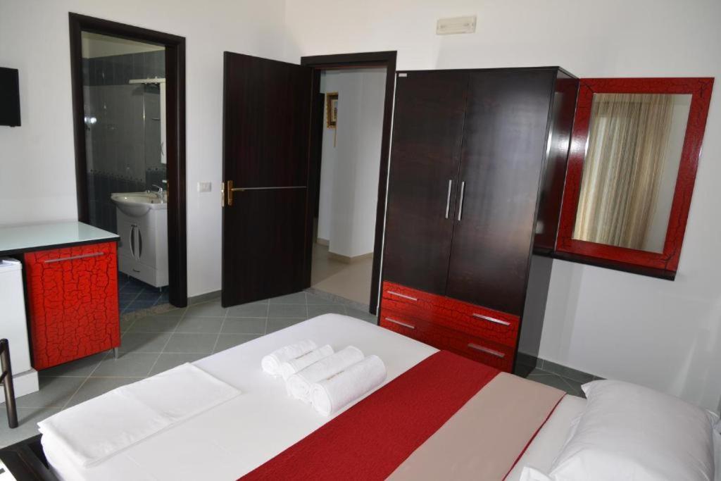 Hotel Artisti Vlorë Extérieur photo