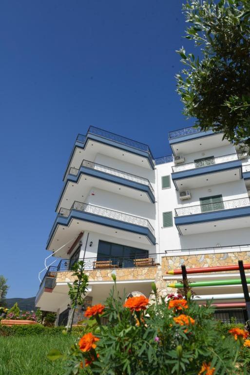 Hotel Artisti Vlorë Extérieur photo